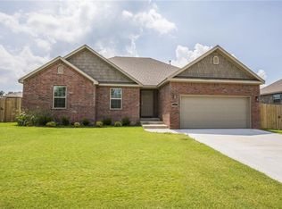 2031 Dover Cv, Pea Ridge, AR 72751