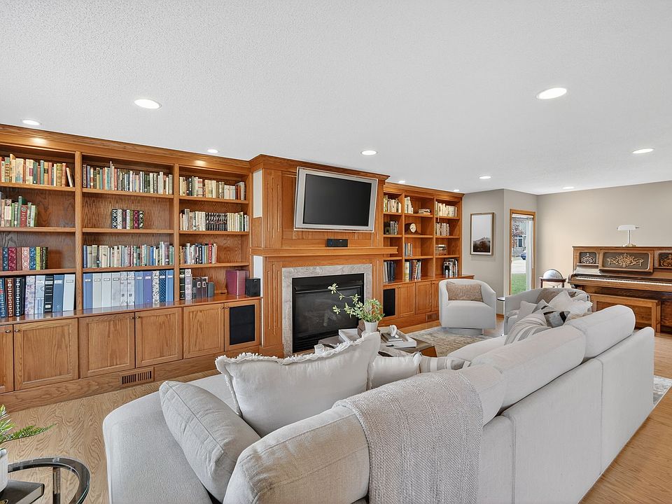 1st image of 313 SW Kennybrook Dr