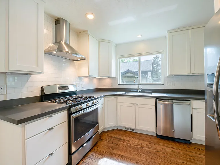 2880 S 1400 E — Photo 4