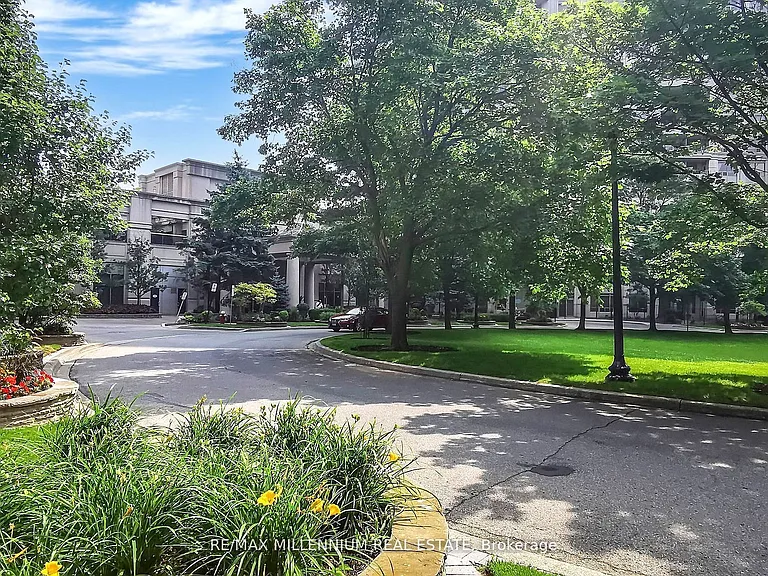 25 Kingsbridge Garden Cir #423 — Photo 3