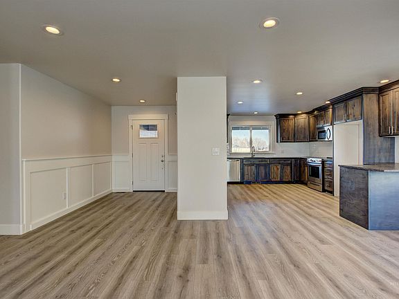 3rd image of 619 Cheri Ct