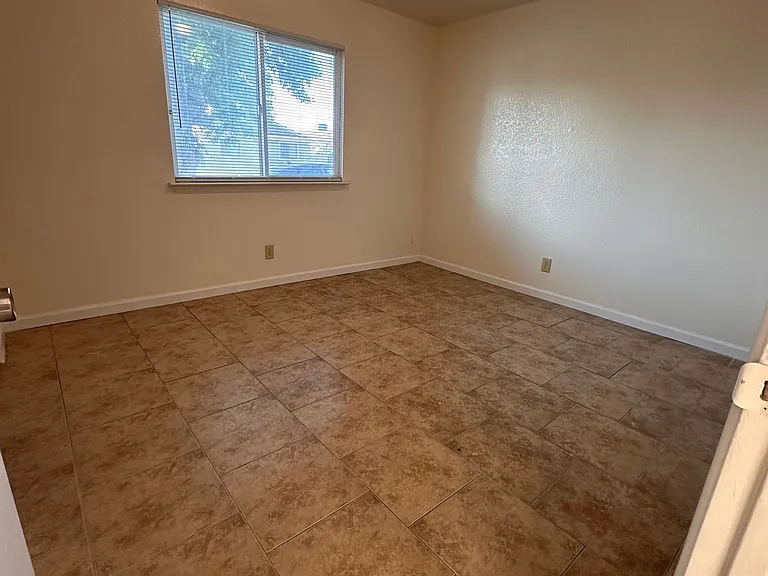1400 Lambert Way #3 — Photo 8