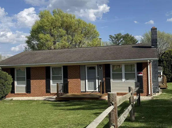 858 Augusta Farms Rd, Waynesboro, VA 22980