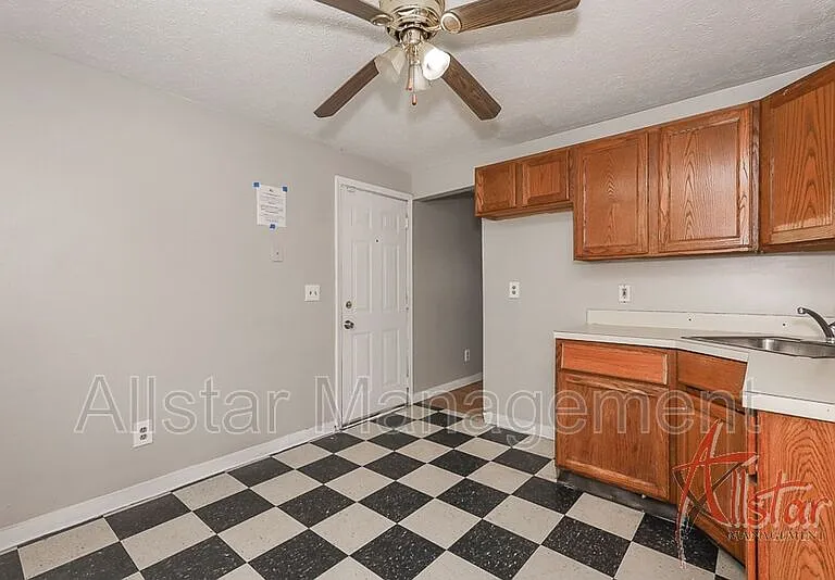 1323 Massachusetts Ave — Photo 16