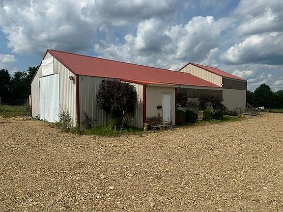 2nd image of 1065 Parton Rd