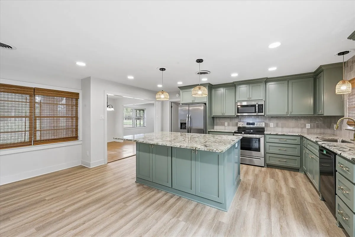 3 bed, 2.5 bath, 1710 sqft, $2,150 — Photo 3
