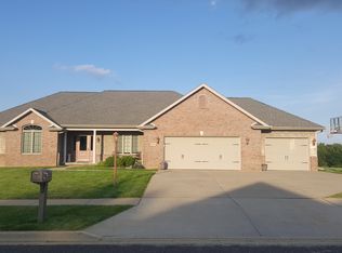 711 Evergreen Dr, Washington, IL