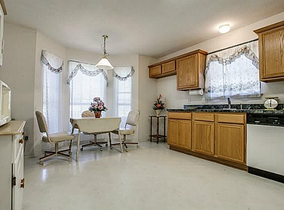 5th image of 1001 Meadowbend Dr