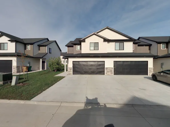 6922 Bluebell Ct, Johnston, IA 50131