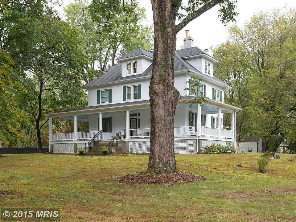 1st image of 8904 Gallant Green Dr