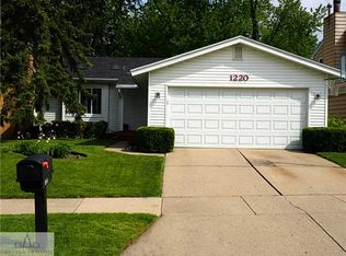 1220 Chartwell Carriage Way S, East Lansing, MI 48823