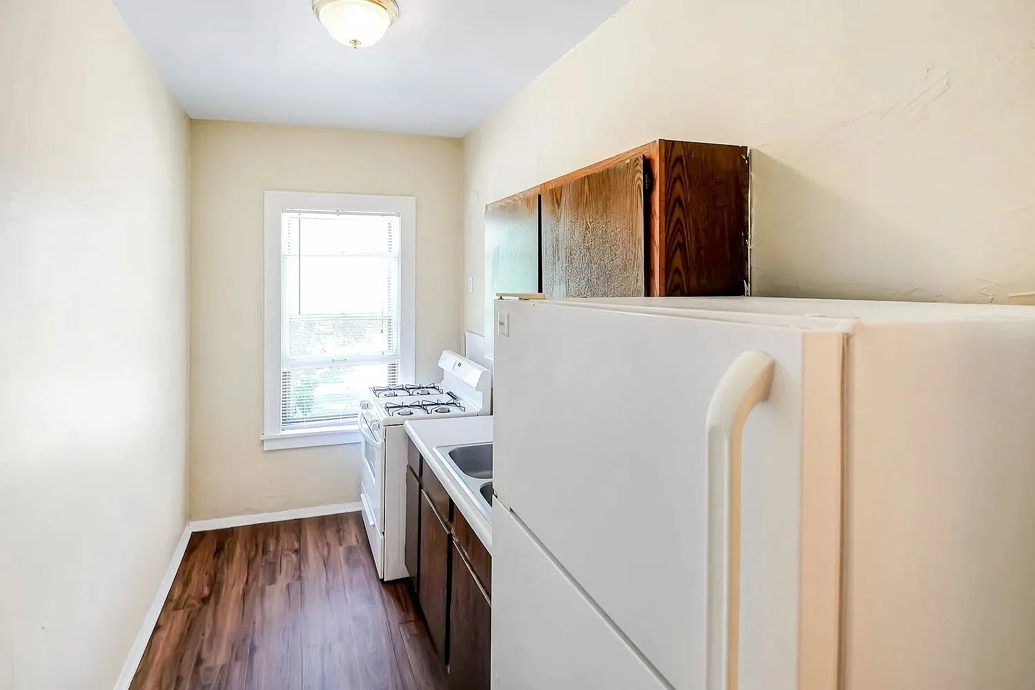 Bryant Ave Apartments | 4611 — Photo 3