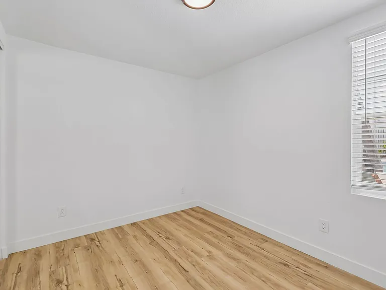 The Crest |NEWLY Renovated Studios, Lofts, 1, 2 & 3 Bedroom Homes Near the Beach — Photo 33