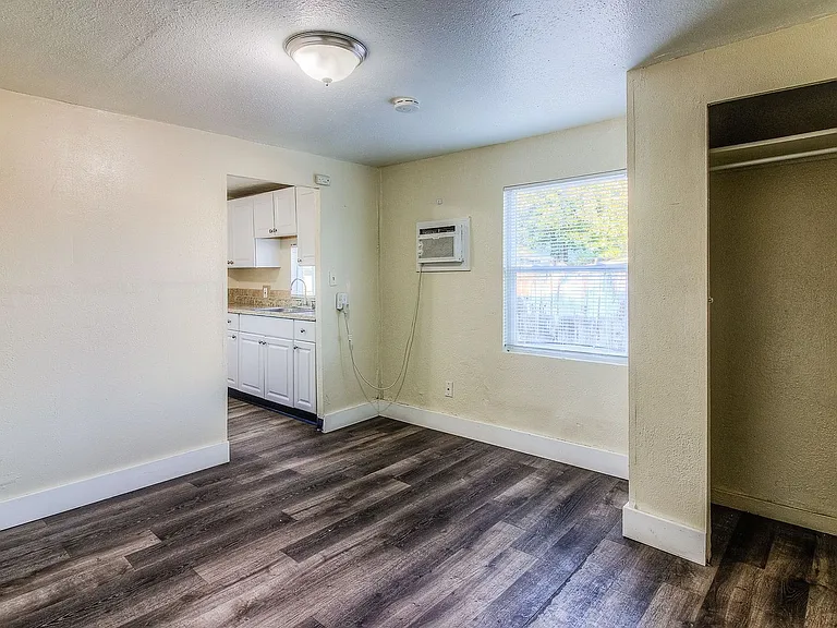 411 S Naches Ave — Photo 4
