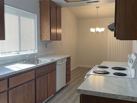 5th image of 1117 Marston St