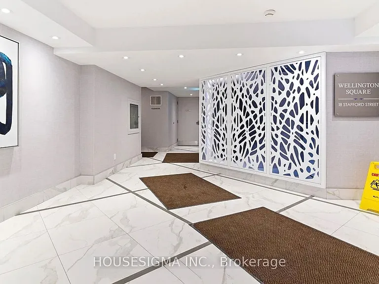 18 Stafford St #508 — Photo 4