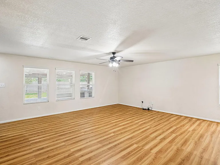21127 Fox Orchard Ct — Photo 6