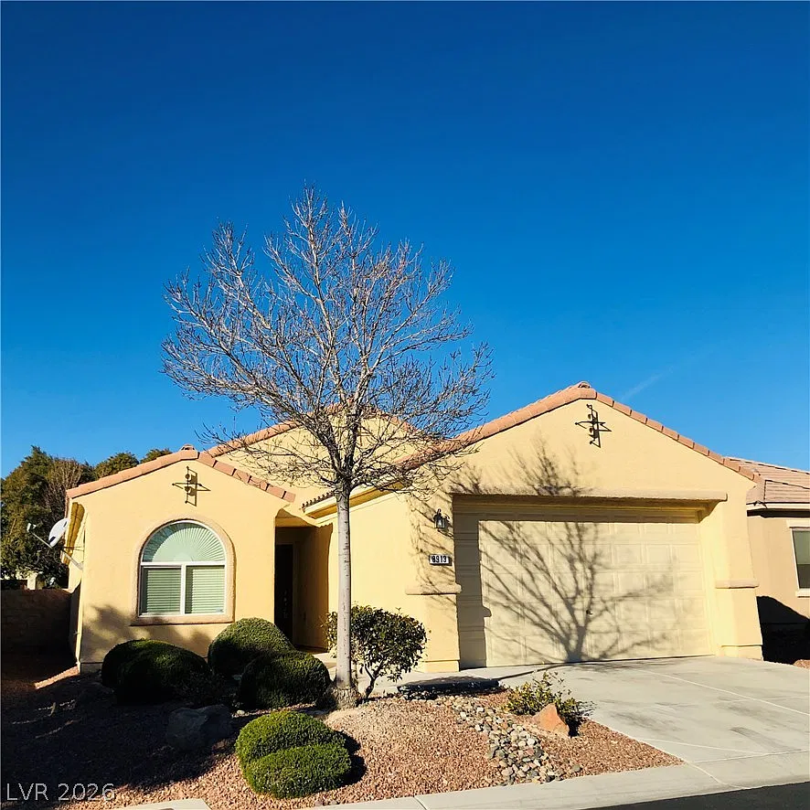 3 bed, 2.0 bath, 1894 sqft, $2,295 — Photo 1
