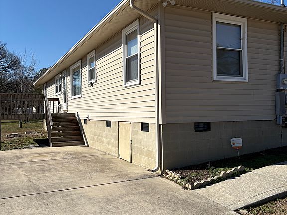 3rd image of 1205 Mobile Dr
