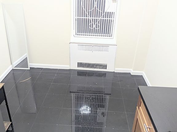 4th image of 216 W 102nd St APT 4D