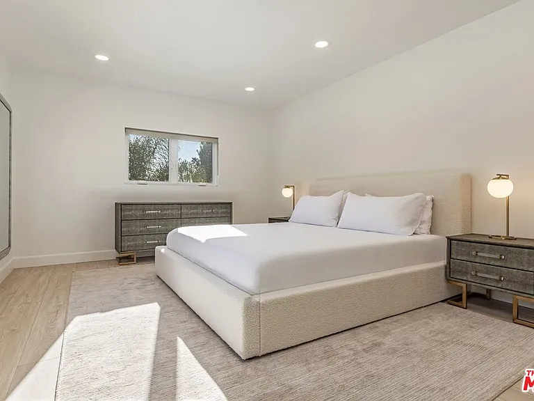 703 N Maple Dr — Photo 30