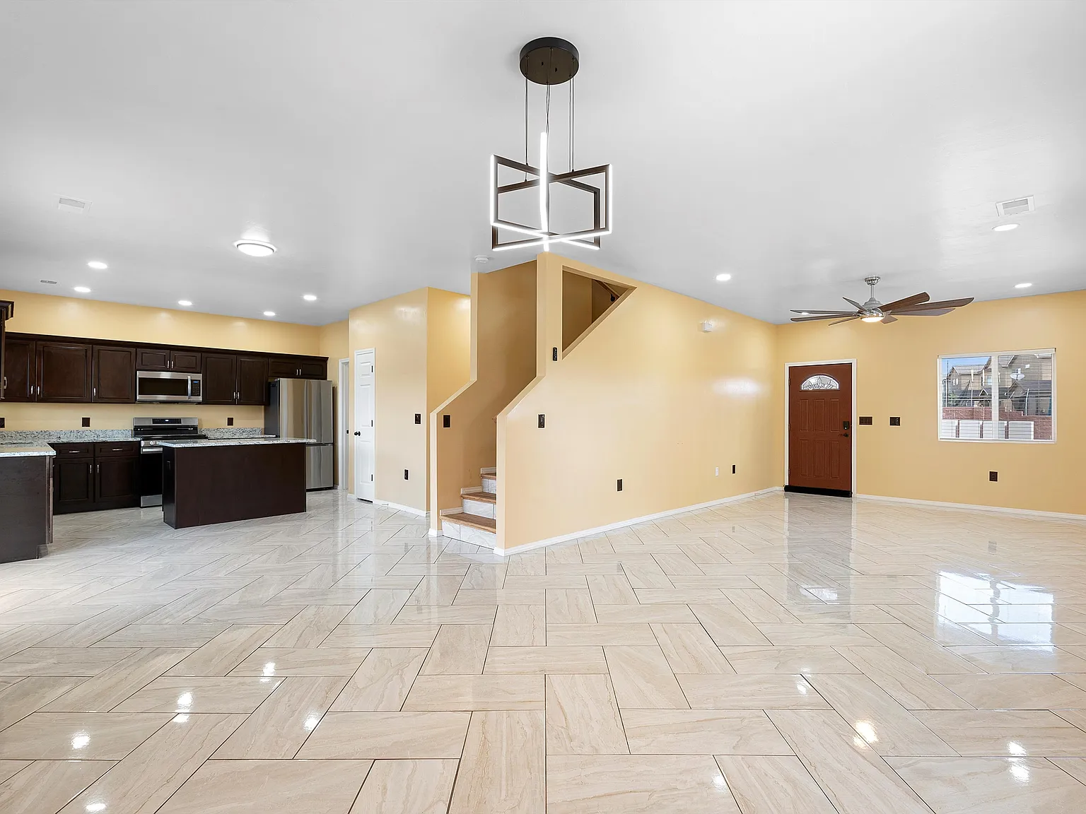 5 bed, 2.5 bath, 2183 sqft, $2,600 — Photo 4