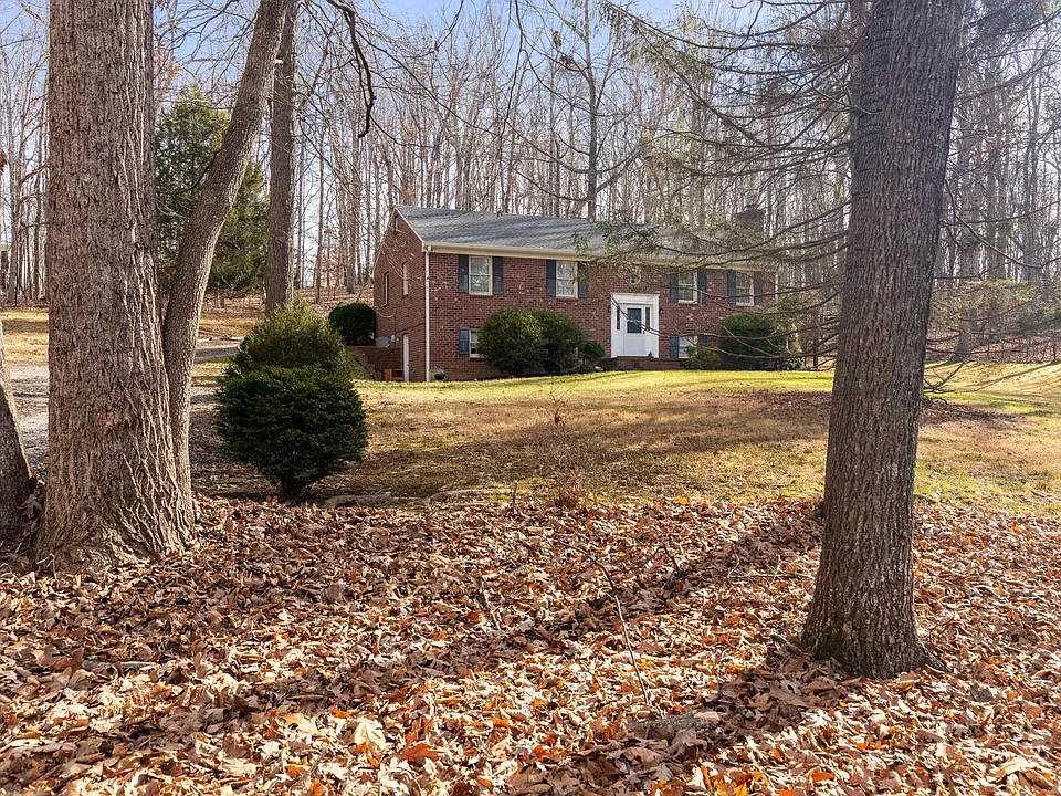 102 Forest Oaks Dr