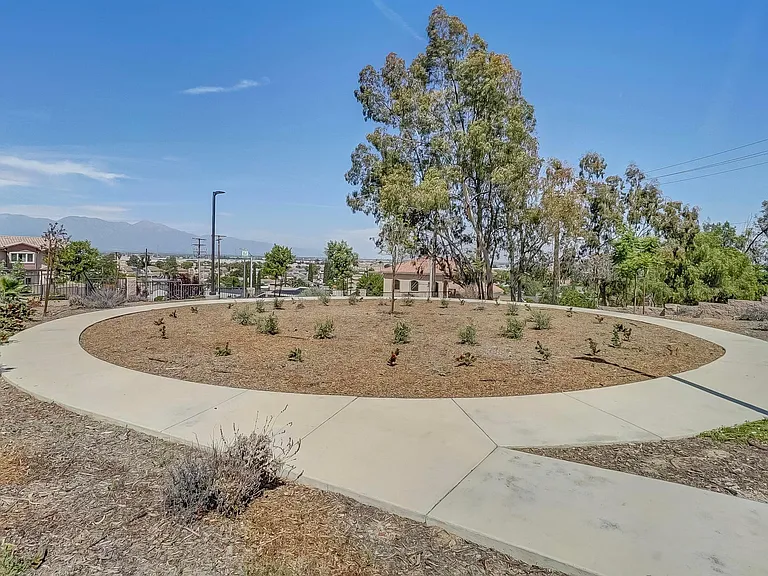 15395 Lotus Cir — Photo 44