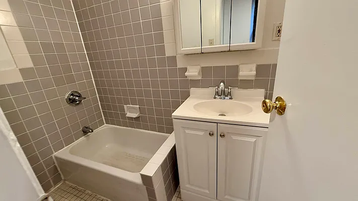 Rented by HOLTON REAL ESTATE INC. | media 11