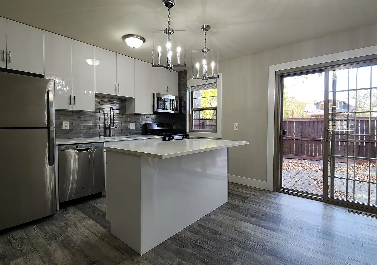 Anic Townhomes — Photo 2