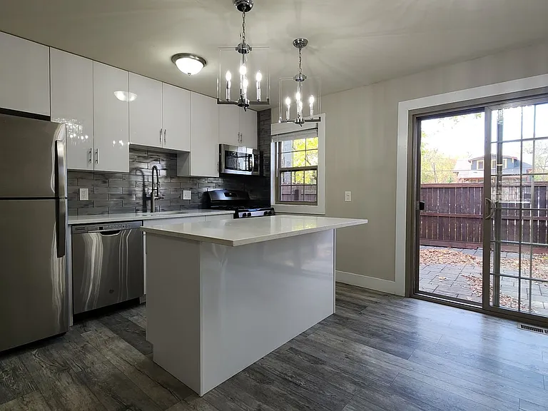 Anic Townhomes — Photo 2