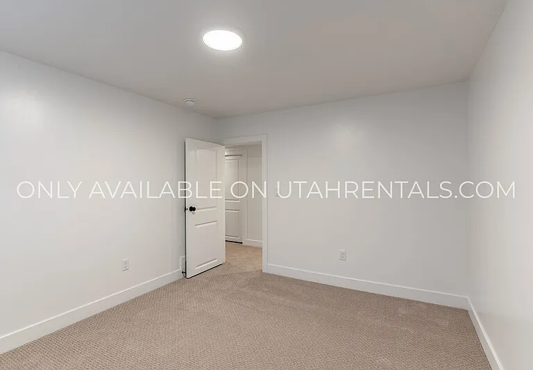 76 S Moonlit Rd — Photo 25