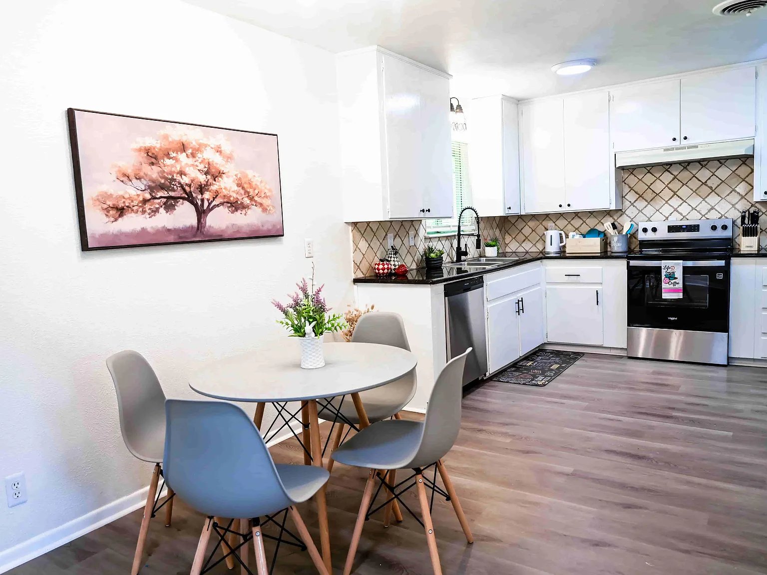 4 bed, 2.0 bath, 1343 sqft, $706 — Photo 4