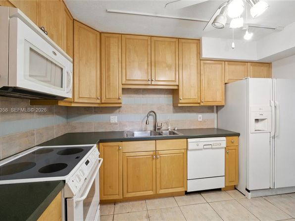 3850 Oaks Clubhouse Dr APT 307