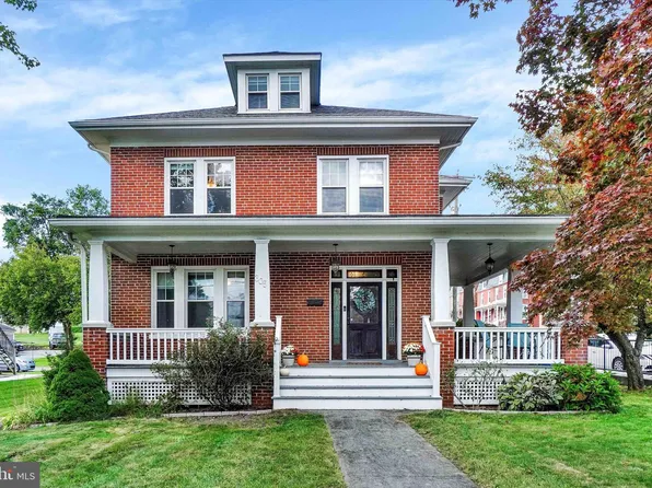 305 W Market St, Hallam, PA 17406