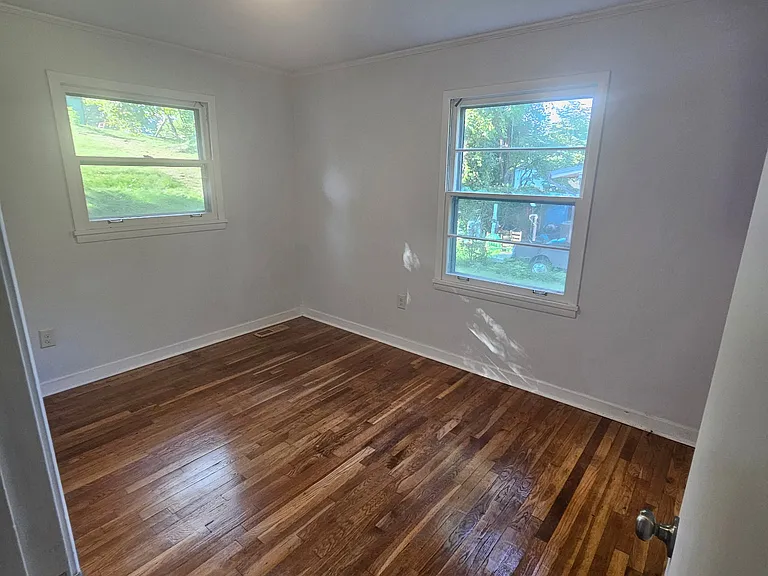 1305 N Barton St — Photo 5