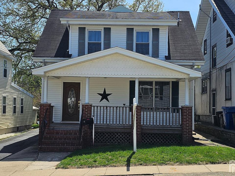 1st image of 22 Roosevelt St