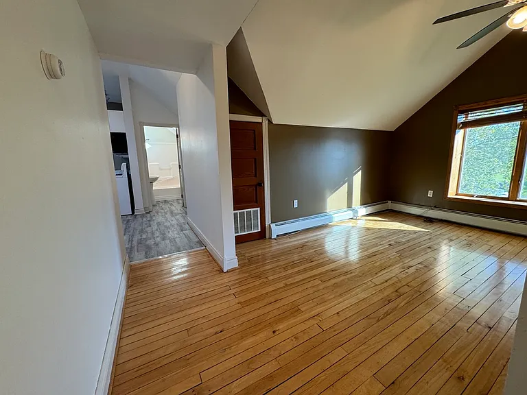 6121 Clinton St — Photo 9