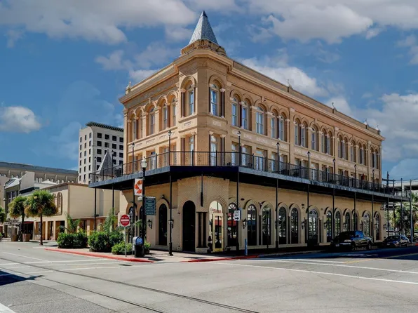 2102 Post Office St #8, Galveston, TX 77550