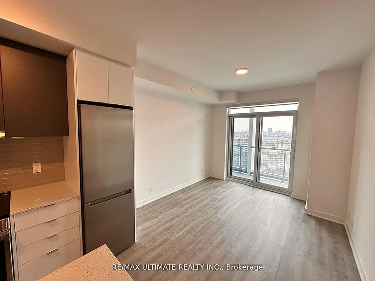 30 Upper Mall Way #1701A — Photo 11