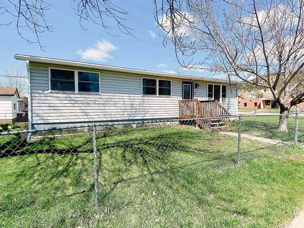 703 8th St, Sturgis, SD 57785