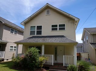 5828 32nd Ave S, Seattle, WA 98118