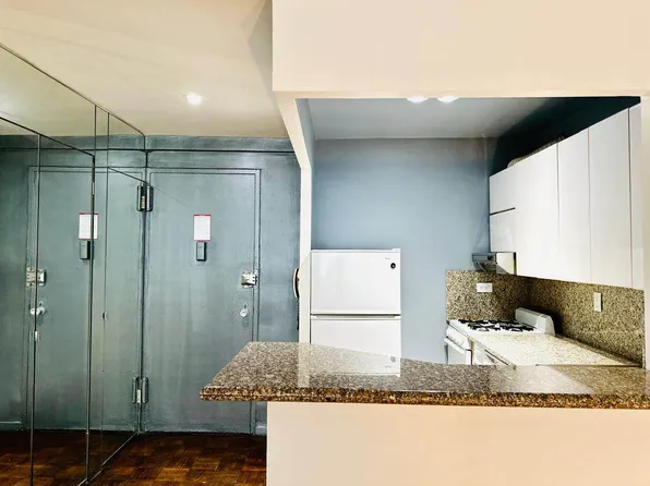 209 East 56th Street image 27 of 34