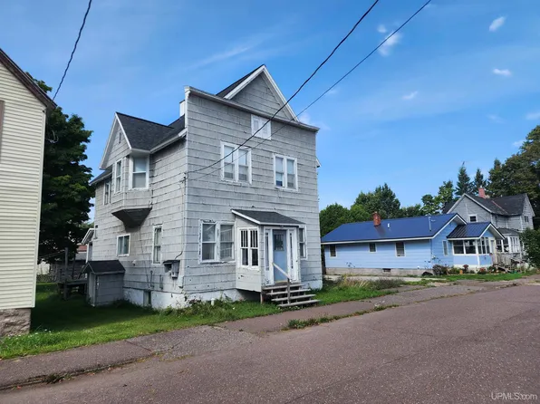 16 Vivian St, Ahmeek, MI 49901