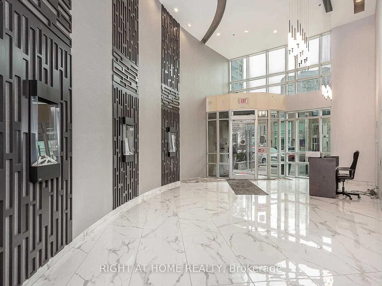 2 bed, $2,400 — Photo 4