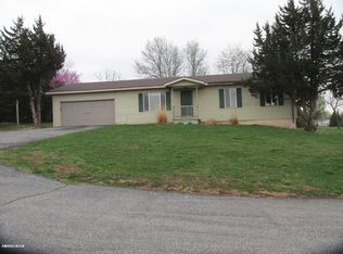 1952 E Chestnut St, Carthage, MO 64836