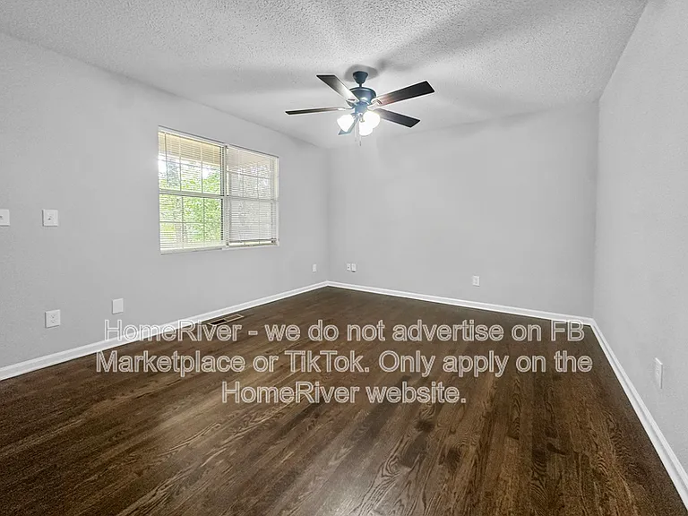 555 Browning Cir — Photo 6