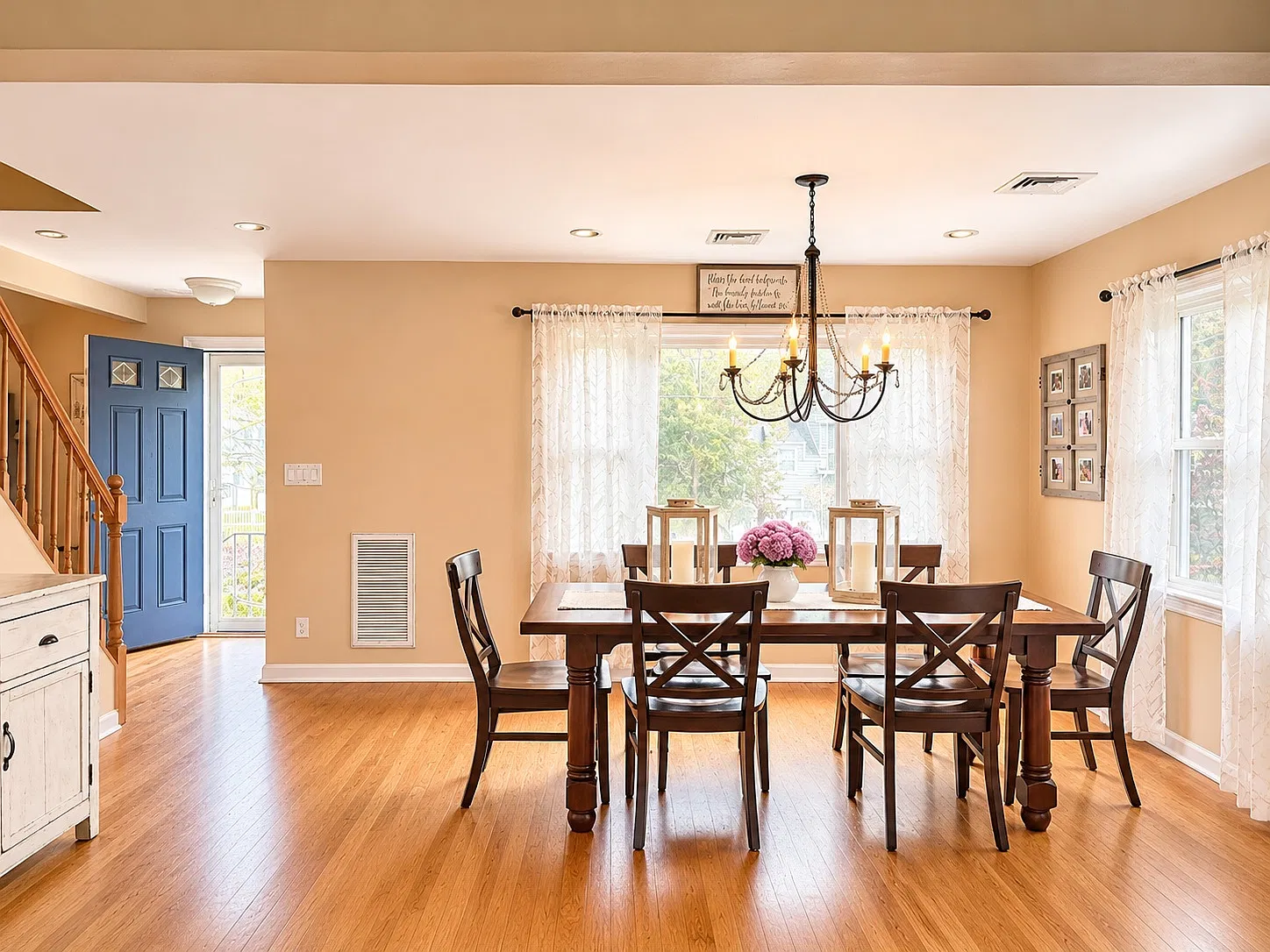 3 bed, 1353 sqft, $4,400 — Photo 3