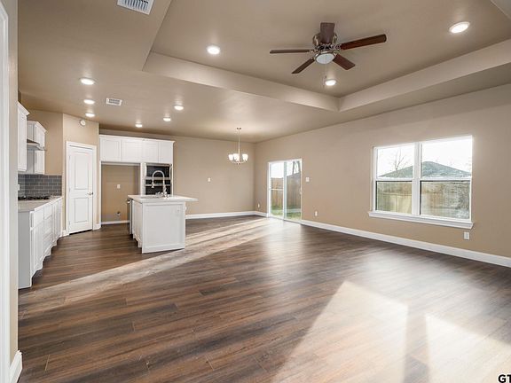 5th image of 218 Nolan Farms Dr