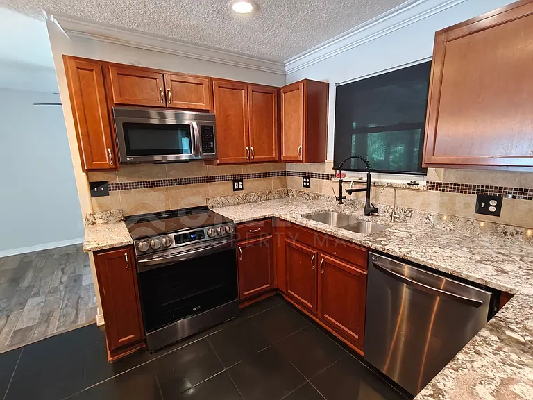 1549 Sonoma Ct — Photo 9